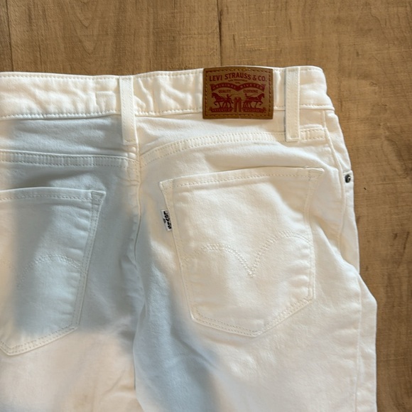 Women’s white Levi’s 721 High Rise Skinny Ankle with destruction size 26 - Picture 2 of 5